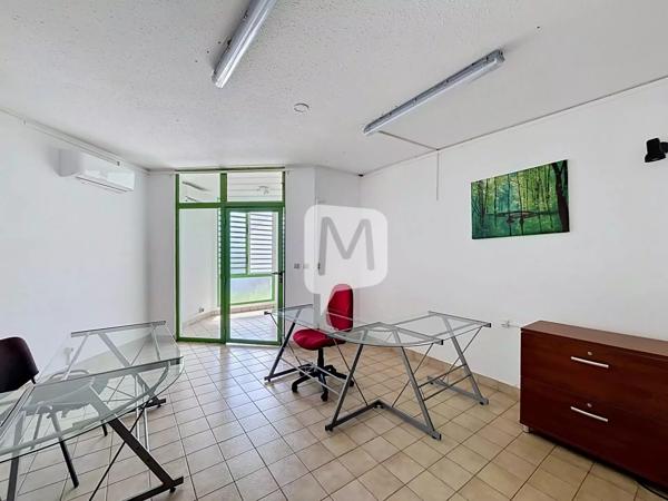 Dpt Guyane (973), à vendre CAYENNE appartement T4 de 102,80 m² au 1er étage