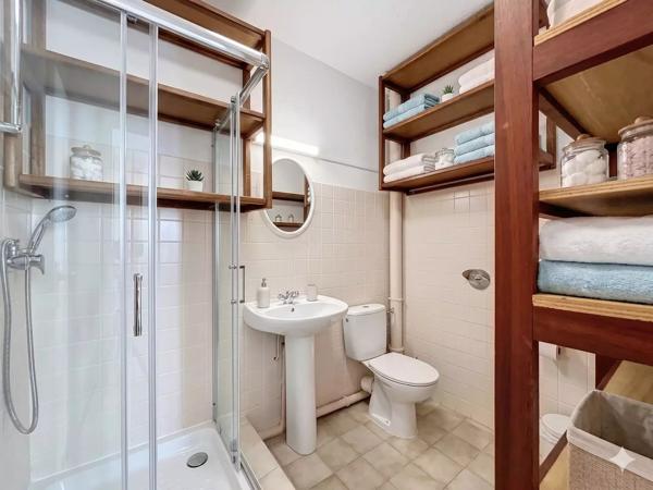 Dpt Guyane (973), à vendre CAYENNE appartement T4 de 102,80 m² au 1er étage