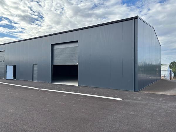 Local commercial Nesmy 450 m2 , Nesmy