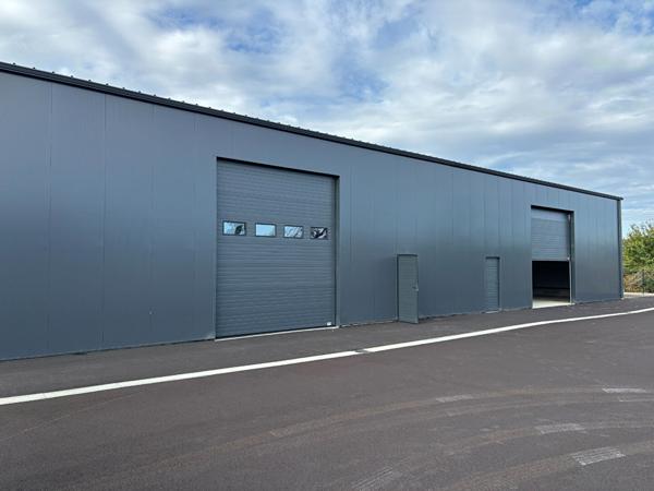 Local commercial Nesmy 450 m2 , Nesmy
