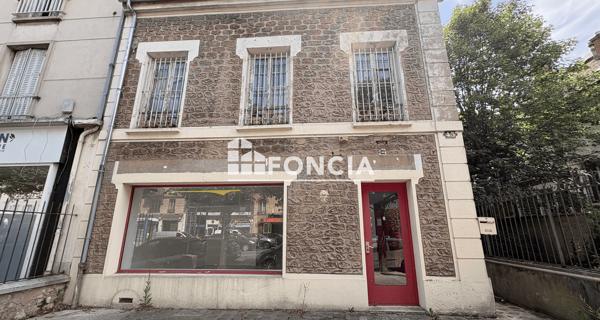 Location Local commercial 9 pièces 160 m² - Melun 77000