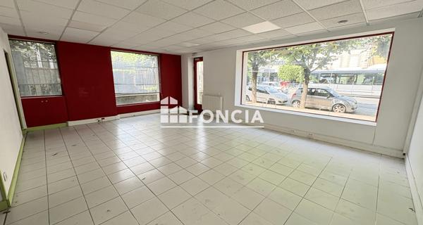 Location Local commercial 9 pièces 160 m² - Melun 77000