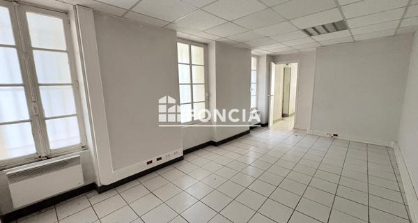 Location Local commercial 9 pièces 160 m² - Melun 77000