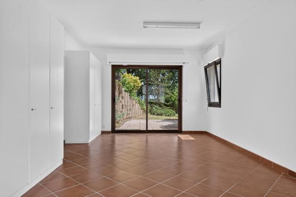 RARE À LA LOCATION – MAISON FAMILIALE NON MEUBLÉE AVEC PISCINE – 300 M²