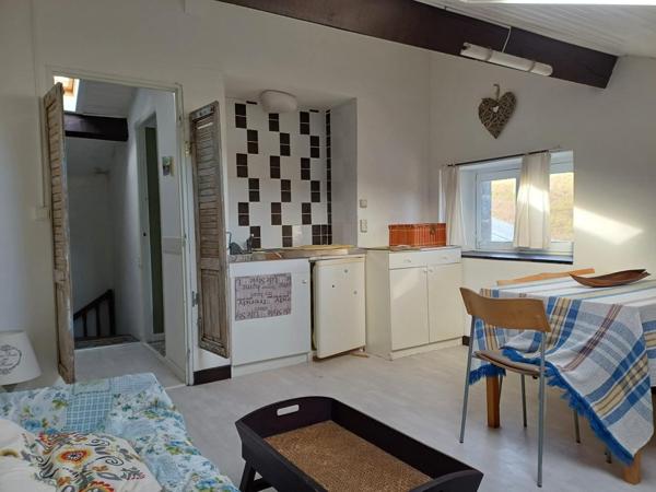 Située à  5km de Lanuéjouls , 12km de Villefranche de Rouergue et 45mn de Rodez.