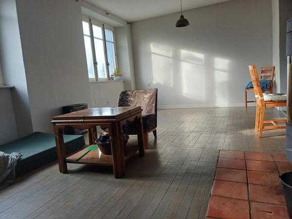 Située à  5km de Lanuéjouls , 12km de Villefranche de Rouergue et 45mn de Rodez.