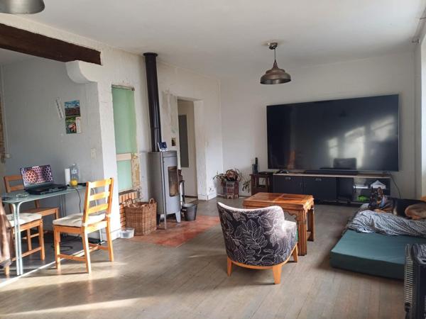 Située à  5km de Lanuéjouls , 12km de Villefranche de Rouergue et 45mn de Rodez.