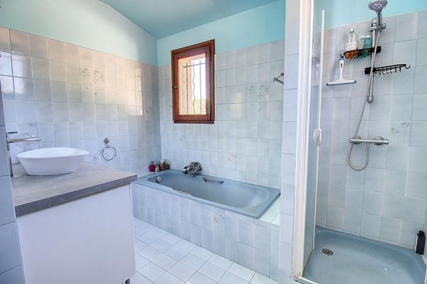 A VENDRE MAISON D'ARCHITECTE de184m² + PISCINE + DOUBLE GARAGE + CABANON + CAVE