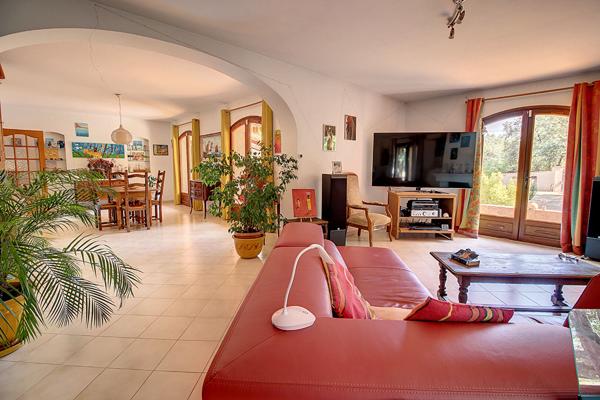 A VENDRE MAISON D'ARCHITECTE de184m² + PISCINE + DOUBLE GARAGE + CABANON + CAVE