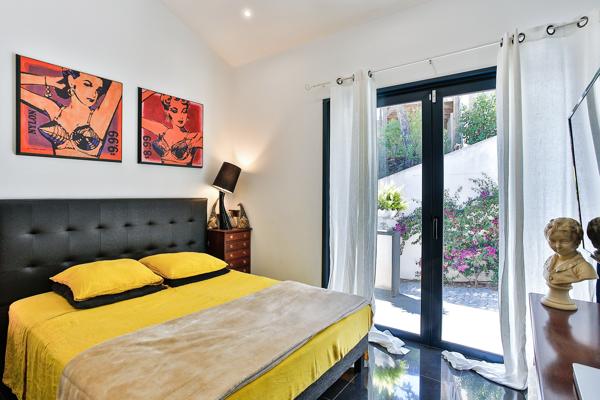 Maison
         10 pièces
        - 300 m² Bien prestige 2 495 000 € *