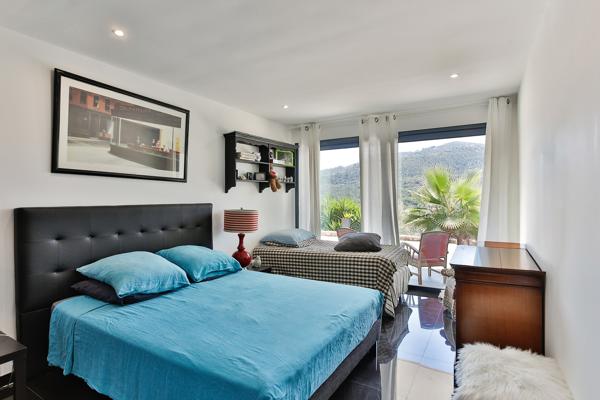 Maison
         10 pièces
        - 300 m² Bien prestige 2 495 000 € *