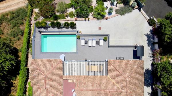 Maison
         10 pièces
        - 300 m² Bien prestige 2 495 000 € *