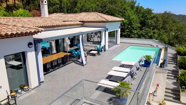 Maison
         10 pièces
        - 300 m² Bien prestige 2 495 000 € *