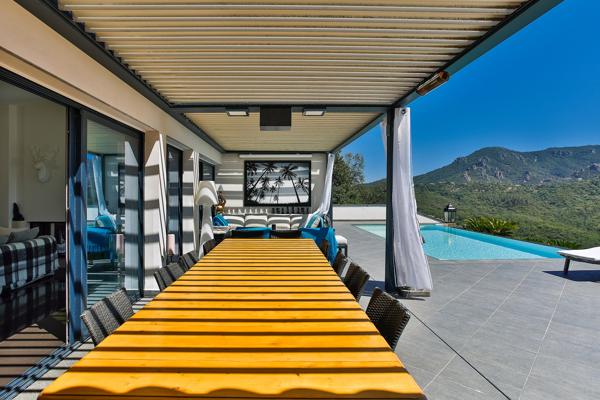 Maison
         10 pièces
        - 300 m² Bien prestige 2 495 000 € *