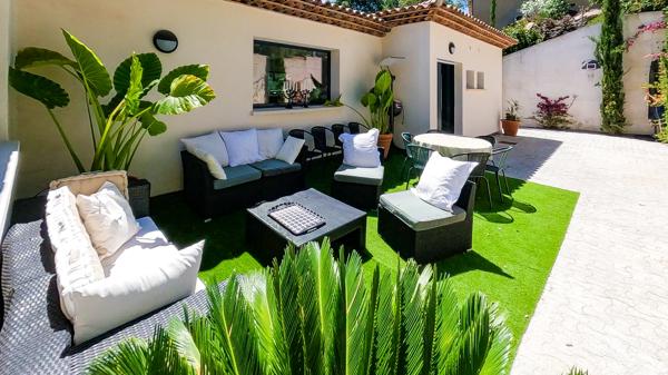 Maison
         10 pièces
        - 300 m² Bien prestige 2 495 000 € *