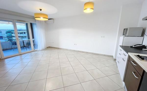 Appartement à vendre    3 pièces • 60 m2 Fréjus