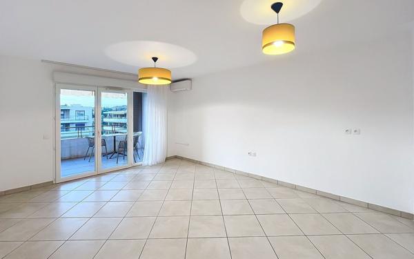 Appartement à vendre    3 pièces • 60 m2 Fréjus