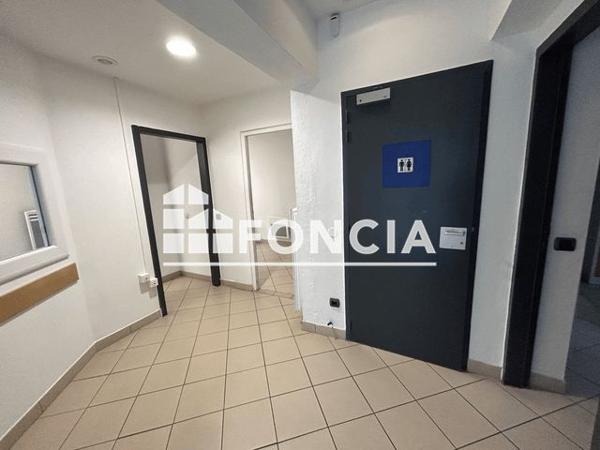 Location Local commercial 4 pièces - Uzes 30700