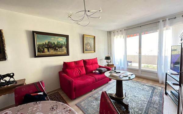 Appartement à vendre    3 pièces •  Toulon