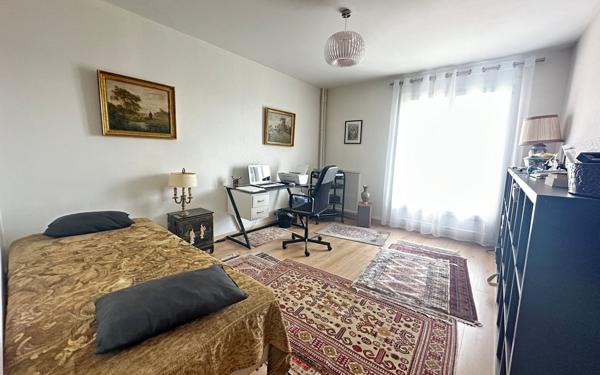 Appartement à vendre    3 pièces •  Toulon