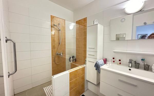 Appartement à vendre    3 pièces •  Toulon