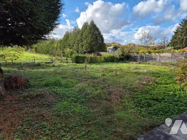 OYRIERES, ancien café restaurant offrant de beaux volumes, terrain et parking.