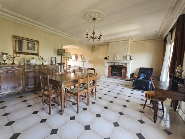 Maison 9 pièces - 238 m²