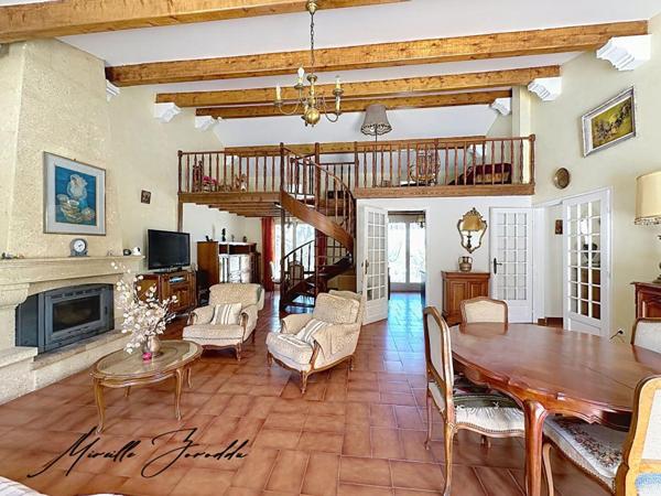 A VENDRE BEAUCAIRE Maison de 134m² avec 4 chambres piscine, garage et annexe