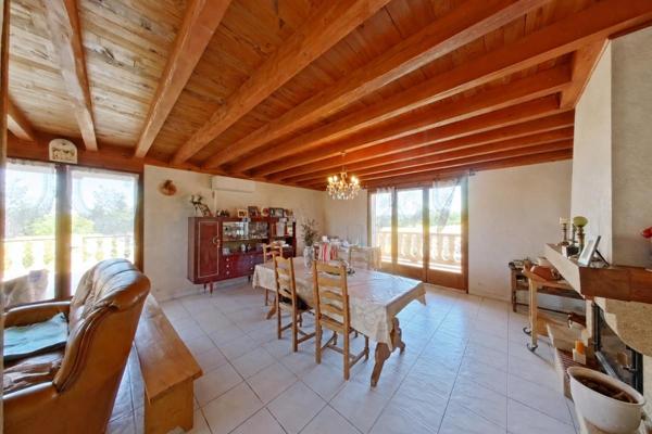 Maison avec sous-sol complet sur terrain clos de 9 000 m²