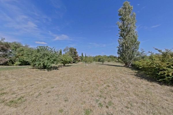 Maison avec sous-sol complet sur terrain clos de 9 000 m²