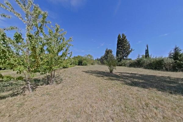 Maison avec sous-sol complet sur terrain clos de 9 000 m²