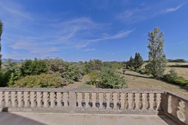 Maison avec sous-sol complet sur terrain clos de 9 000 m²