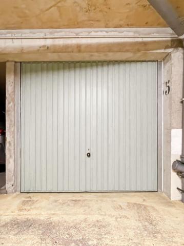 Garage fermé en sous-sol sécurisé à visiter avec Dylan Jaya !