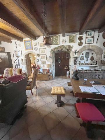 MAS, MAISON  AUTHENTIQUE EN PIERRES DE SCHISTE