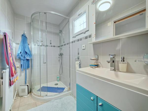 T8 au calme, de plain pied, piscine,garage de 90m²