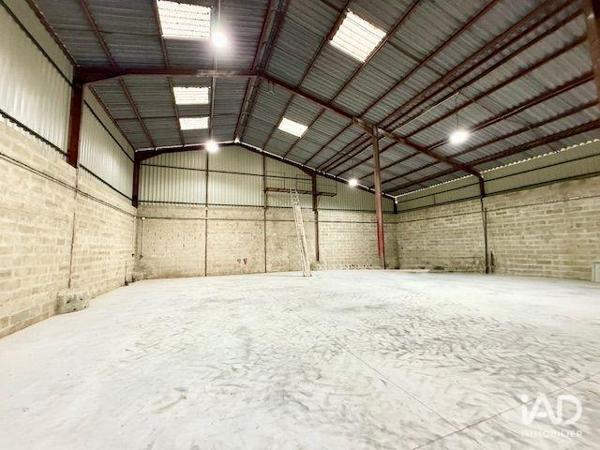 Location hangar 993 m² Pontpoint