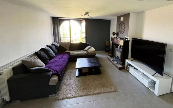 Rénovée, maison avec piscine sans vis a vis en plein village