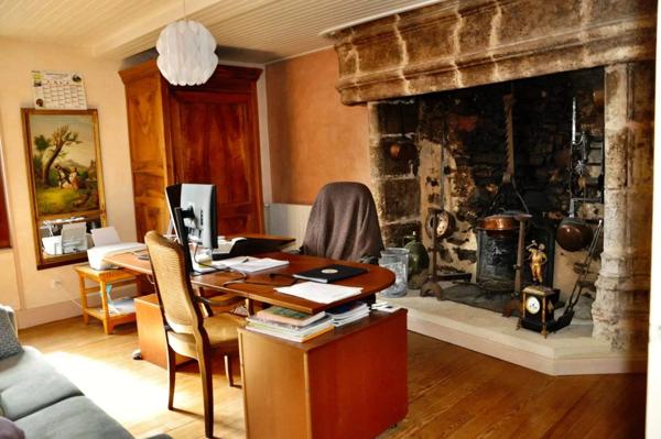 Rénovée, maison avec piscine sans vis a vis en plein village