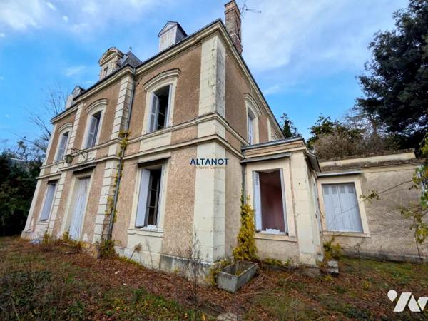 Maison de Maître à rénover d'env. 300m² - Terrain clos de 9538m² 