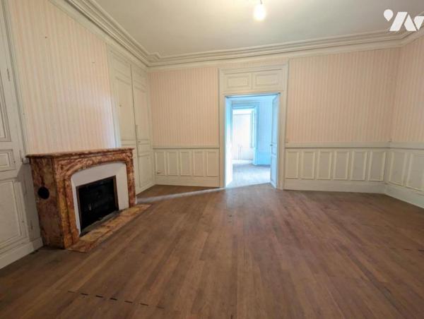 Maison de Maître à rénover d'env. 300m² - Terrain clos de 9538m² 