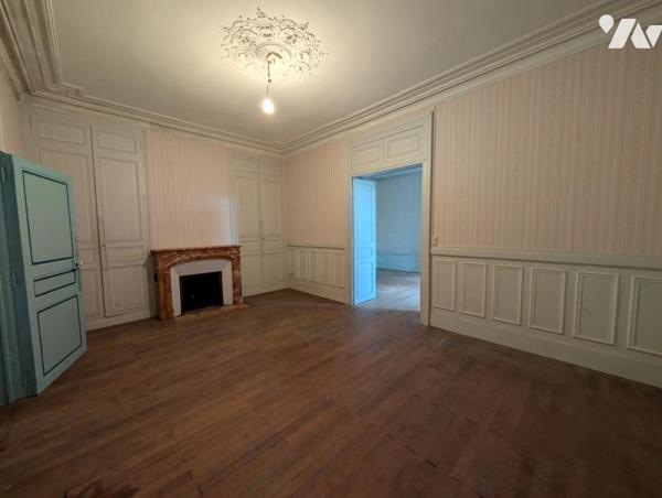 Maison de Maître à rénover d'env. 300m² - Terrain clos de 9538m² 