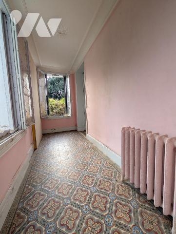 Maison de Maître à rénover d'env. 300m² - Terrain clos de 9538m² 