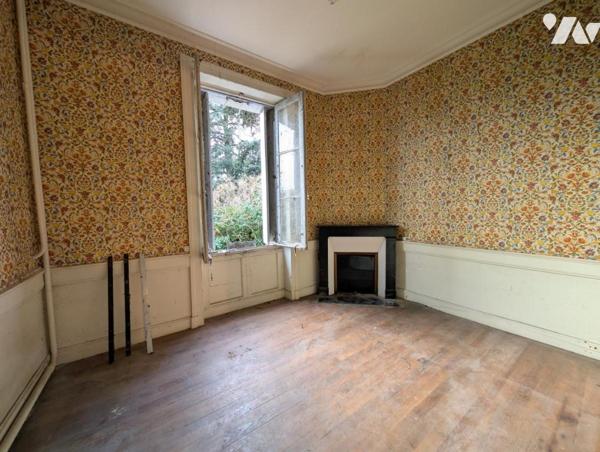 Maison de Maître à rénover d'env. 300m² - Terrain clos de 9538m² 