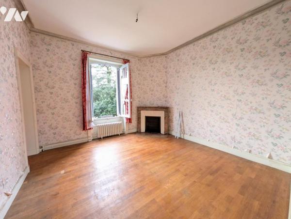 Maison de Maître à rénover d'env. 300m² - Terrain clos de 9538m² 