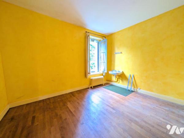 Maison de Maître à rénover d'env. 300m² - Terrain clos de 9538m² 