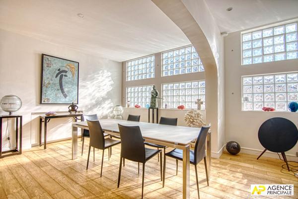 Versailles Notre-Dame les Prés - Appartement 8 pièces de 322 m² situé au 1er étage avec terrasse + 2 places de parking €2 400 000 ** - Référence 27326