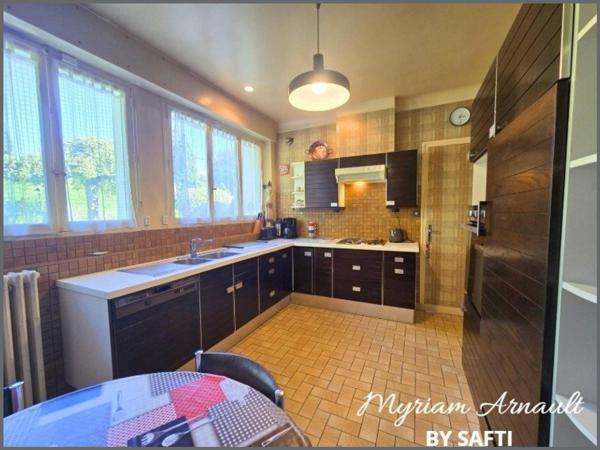 Maison grande propriété 5 chambres garage Parc arboré clos