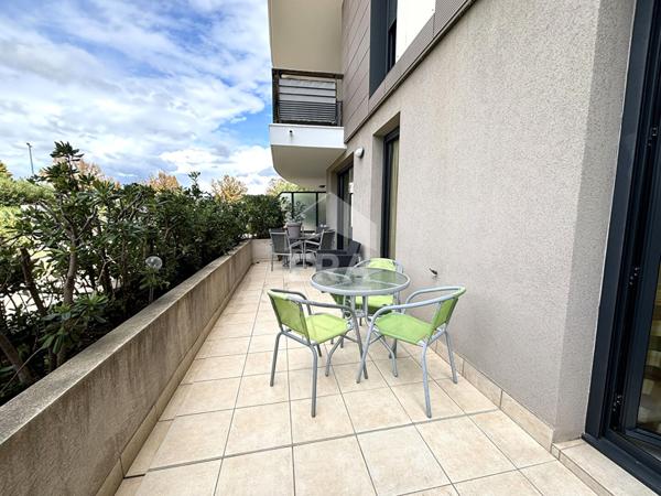 FREJUS  Superbe 2 Pièces avec Grande Terrasse et Garage