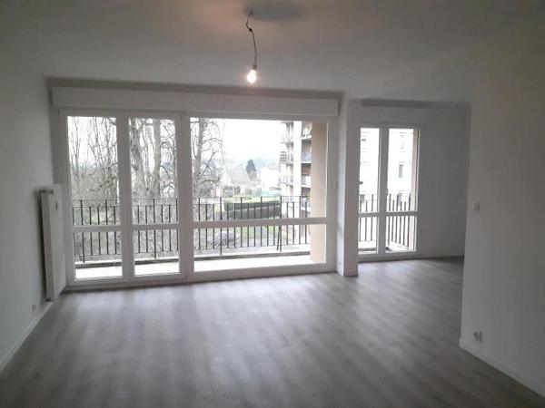 Appartement à louer 3 pièces 105.27m²