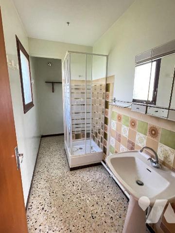 A vendre - Manosque (04) - Alpes de Haute Provence: Villa proche du centre ville de Manosque d'...